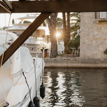 Casa de Férias Huebsches Haus Direkt Am Wasser, St. Tropez 15 Min! *