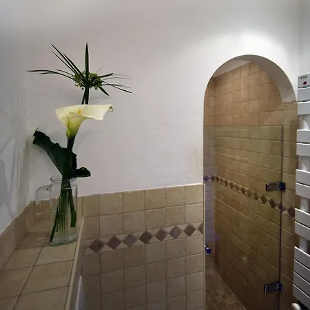 Hübsches Haus Direkt Am Wasser, St. Tropez 15 Min! Ferienhaus