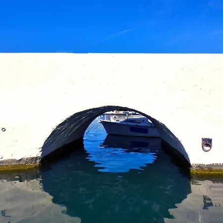 Huebsches Haus Direkt Am Wasser, St. Tropez 15 Min!