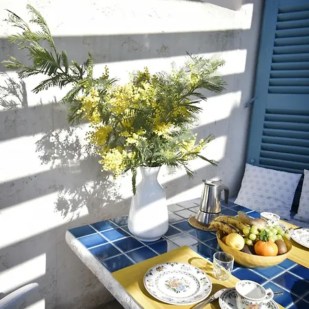 Hübsches Haus Direkt Am Wasser, St. Tropez 15 Min! Ferienhaus