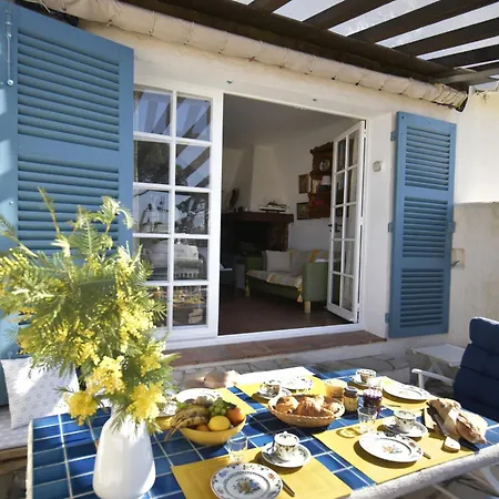 Hübsches Haus Direkt Am Wasser, St. Tropez 15 Min! Ferienhaus