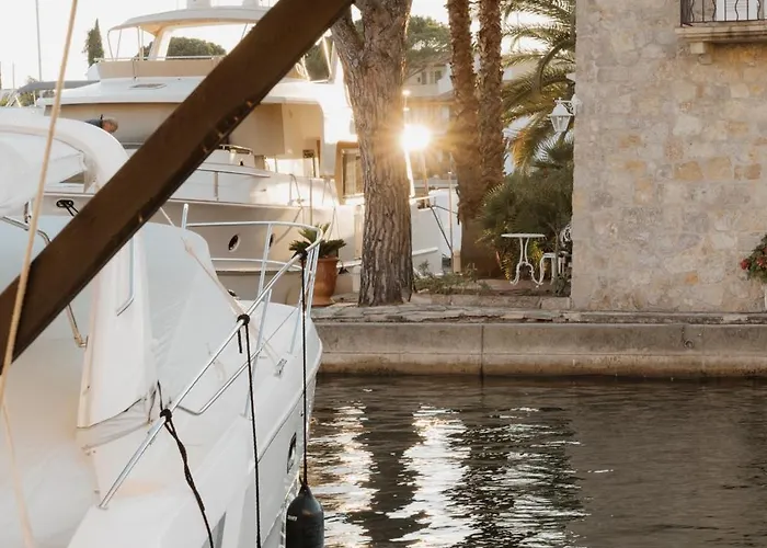 Casa de Férias Huebsches Haus Direkt Am Wasser, St. Tropez 15 Min! *