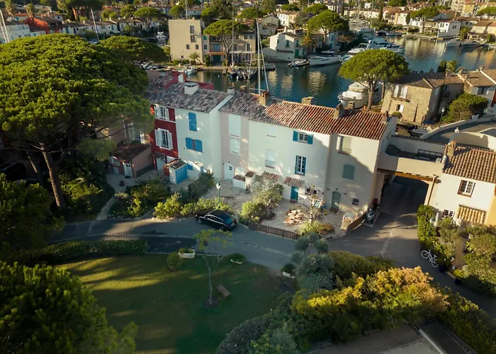 Huebsches Haus Direkt Am Wasser, St. Tropez 15 Min!