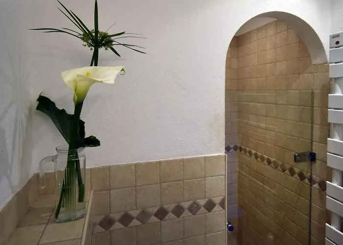 Huebsches Haus Direkt Am Wasser, St. Tropez 15 Min! Casa de Férias