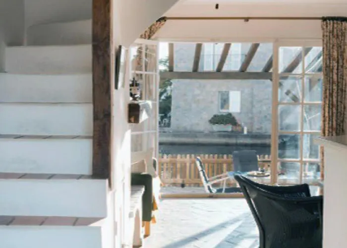 Huebsches Haus Direkt Am Wasser, St. Tropez 15 Min! Casa de Férias *