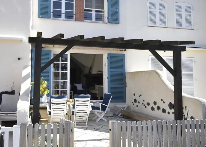 Casa de Férias Huebsches Haus Direkt Am Wasser, St. Tropez 15 Min! Grimaud